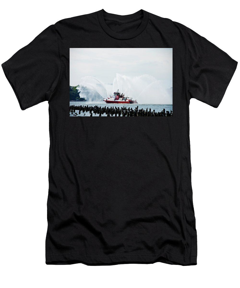 Water Boat - Men's T-Shirt (Athletic Fit)