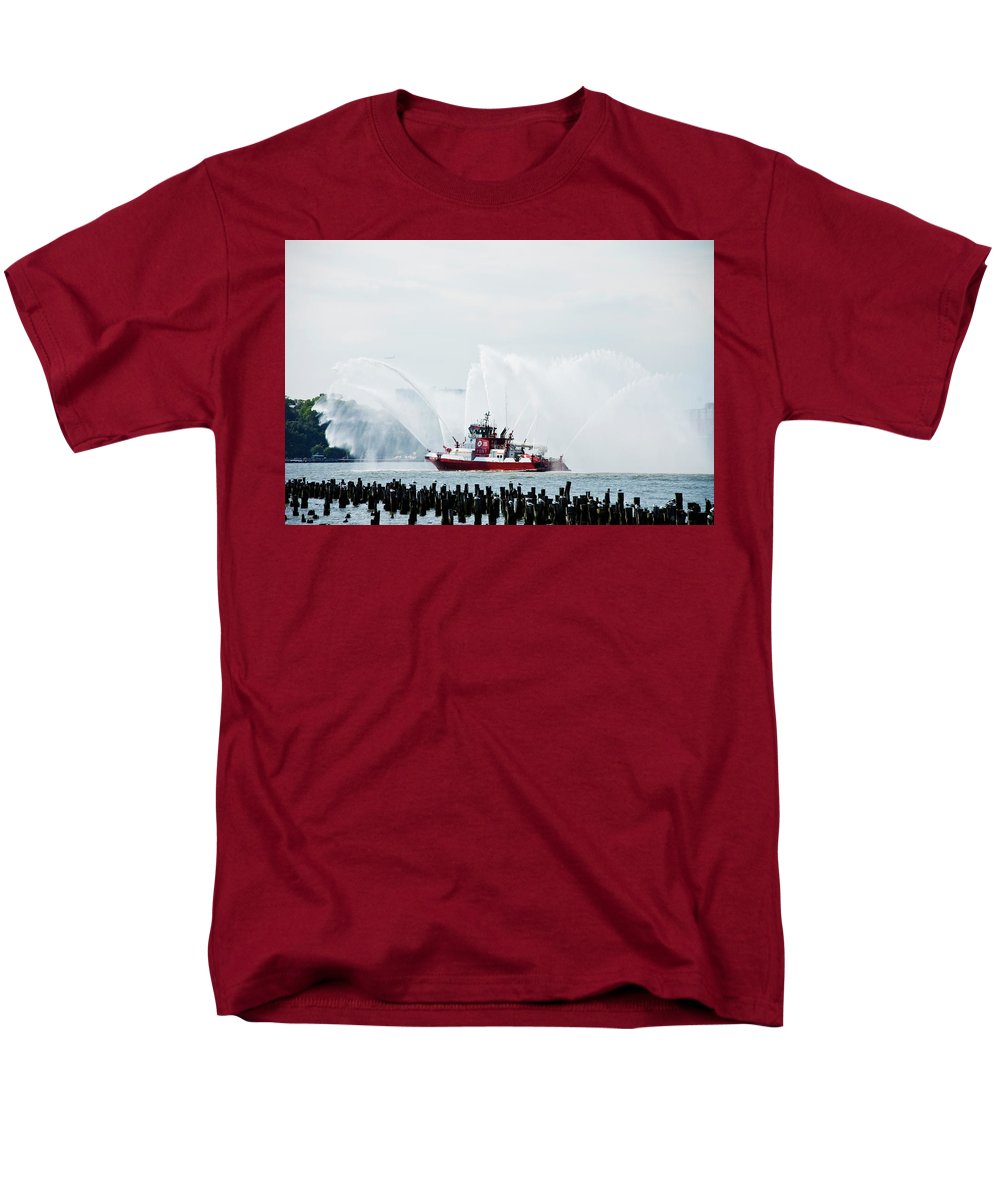 Water Boat - Men's T-Shirt  (Regular Fit)